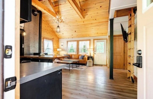 Mount Hood Village Cottage | Cozy Cottage near Mt. Hood