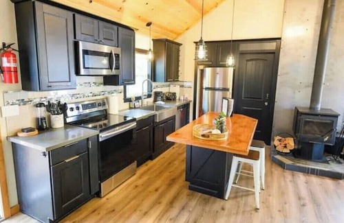 Mount Hood Village Cottage | Cozy Cottage near Mt. Hood