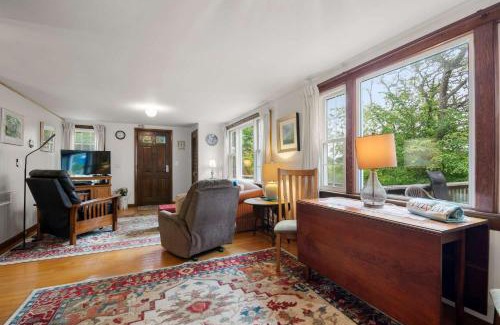 East Orleans House | Cozy Cottage Walk to Nauset Beach