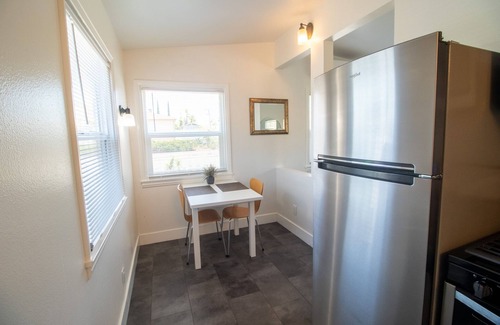 College East House | Cozy Cottage - Walk to SDSU - Laundry - Central