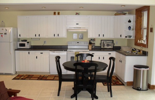 Valois Cottage | Cozy Cottage with 45' Lake Frontage and Kayaks