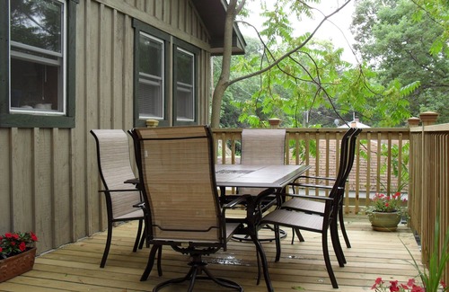 Valois Cottage | Cozy Cottage with 45' Lake Frontage and Kayaks