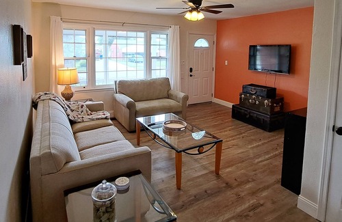 Hamilton House | Cozy Cottage With A Pool