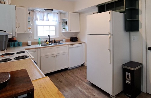 Hamilton House | Cozy Cottage With A Pool