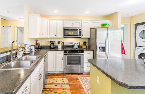 Sky Valley Cottage | Cozy cottage with fireplace & outdoor firepit - close to lake access