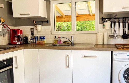 Joue-du-Plain Cottage | Cozy cottage with fiber, pets allowed