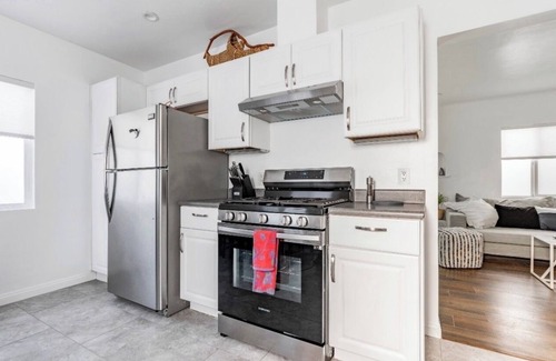 Lomita House | Cozy Cottage with Private Fenced Backyard Pets Welcome
