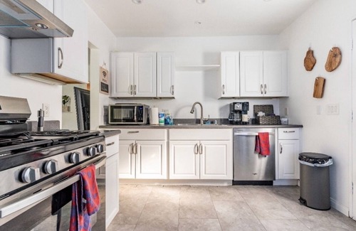 Lomita House | Cozy Cottage with Private Fenced Backyard Pets Welcome