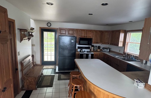 Poplar Ridge Cottage | Cozy Cottage with Private Dock