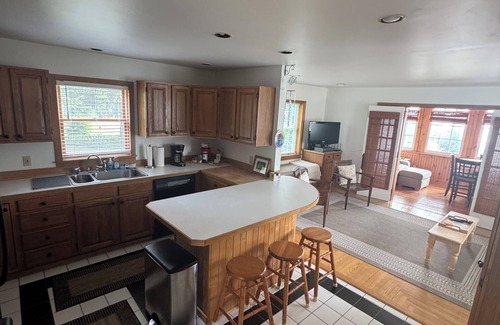 Poplar Ridge Cottage | Cozy Cottage with Private Dock