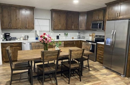 Comanche House | Cozy Country Barndo with 3 bedroomd 1bath