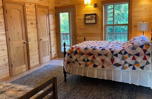 Pineville Cabin | Cozy country cabin near Northwest Arkansas