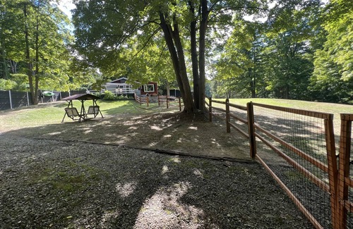 Cold Spring Cottage | Cozy Country Cottage with Basketball Court/Spa/Fireplace/Enclosed Yard/Fire Pit