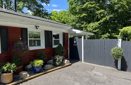 Cold Spring Cottage | Cozy Country Cottage with Basketball Court/Spa/Fireplace/Enclosed Yard/Fire Pit