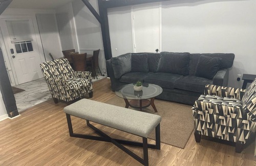 Derby Cottage | Cozy Country Cottage