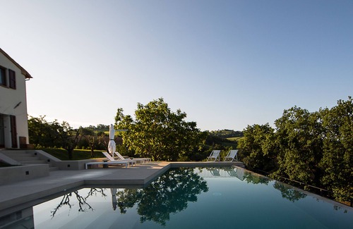 Apiro Villa | Cozy country house with infinity pool and surrounded by sunflowers .