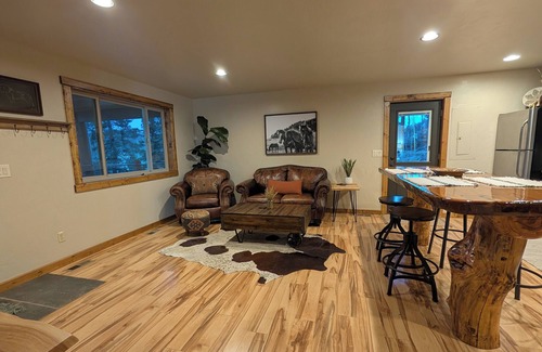 Florissant House | Cozy, country mountain getaway - Great for every season with hot tub!