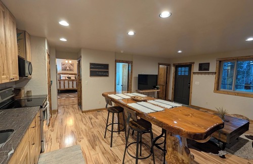 Florissant House | Cozy, country mountain getaway - Great for every season with hot tub!