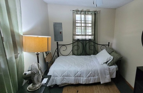 Summerville Historic District House | Cozy , country retreat just 5min. From downtown Summerville.