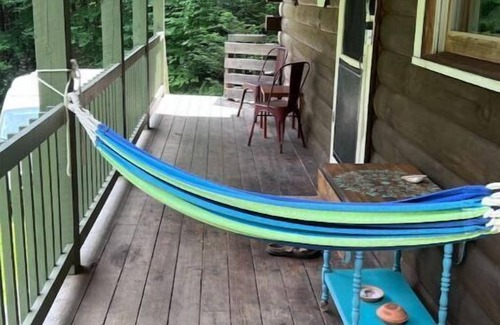 Shelburne Falls Cabin | Cozy Country Retreat Cabin