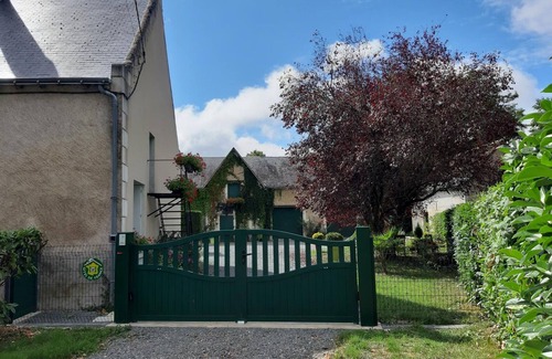 Beaumont-la-Ronce Cottage | Cozy countryside home in Touraine with private garden and antique-modern charm