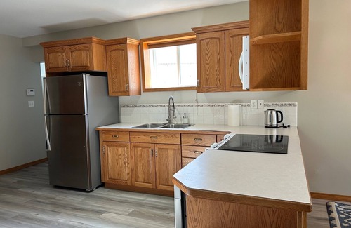 Markerville House | Cozy Cove Retreat | 6BR | 4BA | 2Kit | AC | BBQ