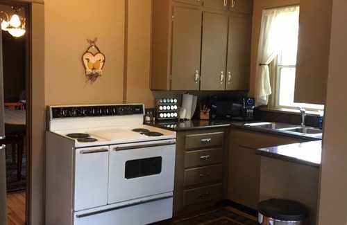 Southside House | Cozy Craftsman Cottage Near Historic Downtown! Close to Food, Shopping & NAU