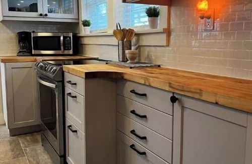 Bremerton House | Cozy Craftsman on Charming Street - 5 min walk to base