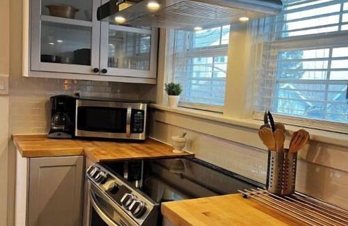 Bremerton House | Cozy Craftsman on Charming Street - 5 min walk to base
