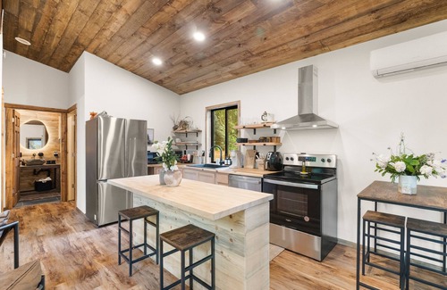 Seaside Cabin | Cozy creekside cabin with AC