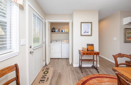 Hamilton House | Cozy, Creekside Cottage