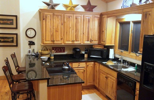 Sapphire Cottage | Cozy Creekside Cottage - RELAX by the Creek