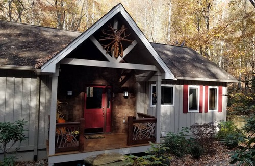 Sapphire Cottage | Cozy Creekside Cottage - RELAX by the Creek