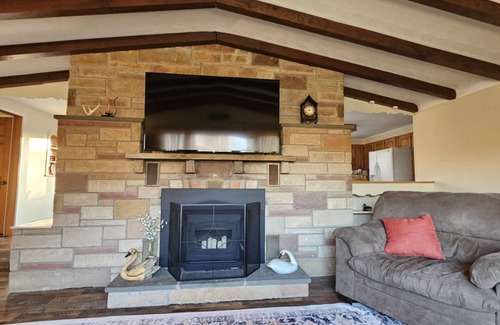 Huntingdon House | Cozy Creekside Retreat – Near Raystown Lake!
