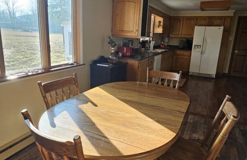 Huntingdon House | Cozy Creekside Retreat – Near Raystown Lake!