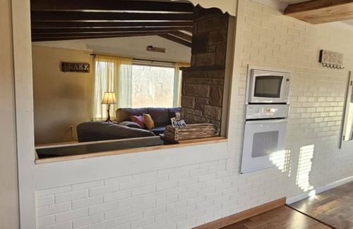 Huntingdon House | Cozy Creekside Retreat – Near Raystown Lake!