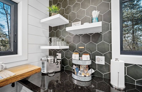 Treloar Cabin | Cozy custom-built Cabin - Lakeside