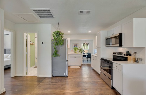 Oak Cliff House | Cozy Dallas Spot - Minutes from Downtown and Bishops Arts!