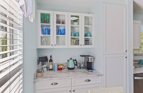 Holmes Beach Villa | Cozy 'Day' Side Cottage with Heated Pool Pet Friendly No size restrictions