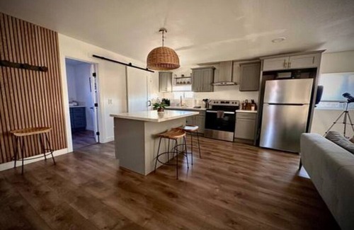 Landers House | Cozy Desert Hideaway with Stunning Views