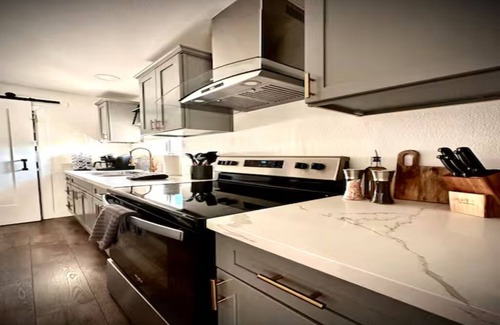 Landers House | Cozy Desert Hideaway with Stunning Views