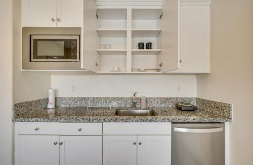 Victorville Apartment | Cozy Desert Sanctuary 9 Mi to Mojave Narrows Park!