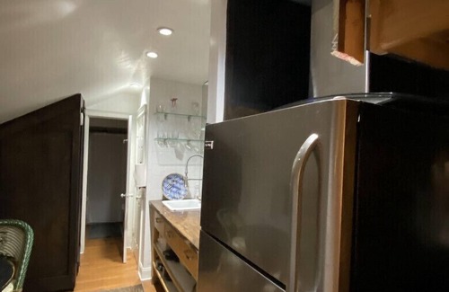 West Caldwell Cottage | Cozy designer Cottage outside NYC on private historic estate-near NYC