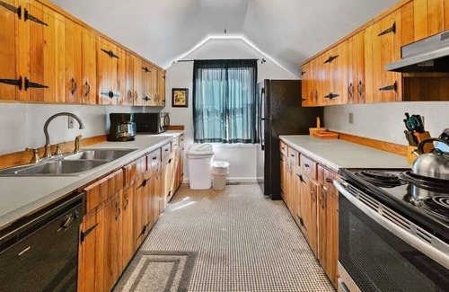 Summit Cove Condo | Cozy Dillon Mountain Apartment: Deck and Fire Pit