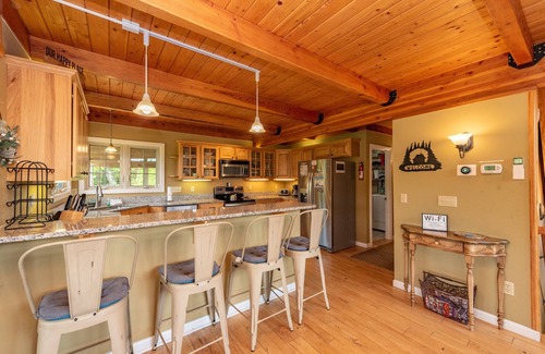 Swanton House | Cozy Dog Friendly Blue Home Near Lake w/Huge Yard