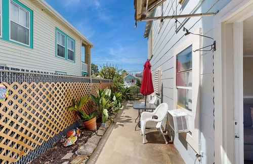 San Jacinto House | Cozy dog-friendly home with kitchenette, WIFI, patio and great location