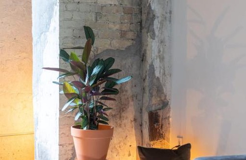 Westown Apartment | Cozy Double Queen Apartment Close to Fiserv with Parking