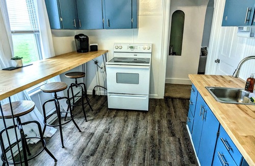 Lapeer Apartment | Cozy Downtown Lapeer Apartment