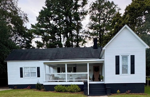 China Grove House | Cozy Downtown Retreat in the Heart of China Grove