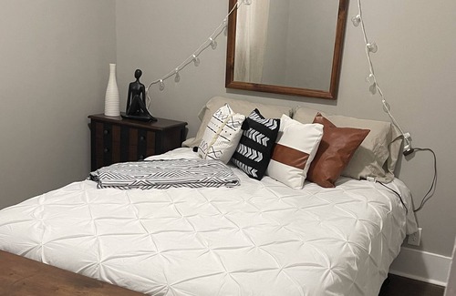 Dundee-Happy Hollow Historic District Bed & Breakfast | Cozy Dundee Getaway